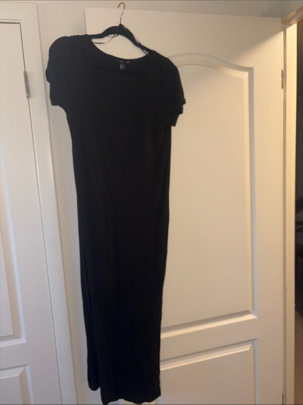 H&M Black Short-Sleeve Scoop Neck Maxi Dress
